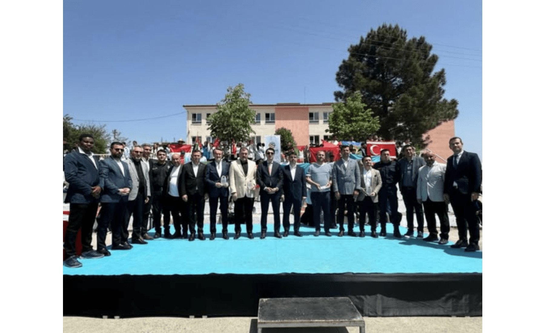 Uluslararası Öğrenci Buluşması etkinliğinde farklı ülkelerden öğrenciler bir araya geldi, kültürel paylaşım ve kardeşlik vurgusu öne çıktı.