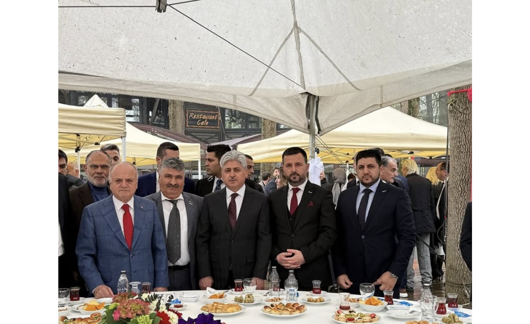 Valilik Bayramlaşma Programı, Sakarya protokolü ve sivil toplum temsilcilerinin katılımıyla birlik ve dayanışma içinde gerçekleştirildi.