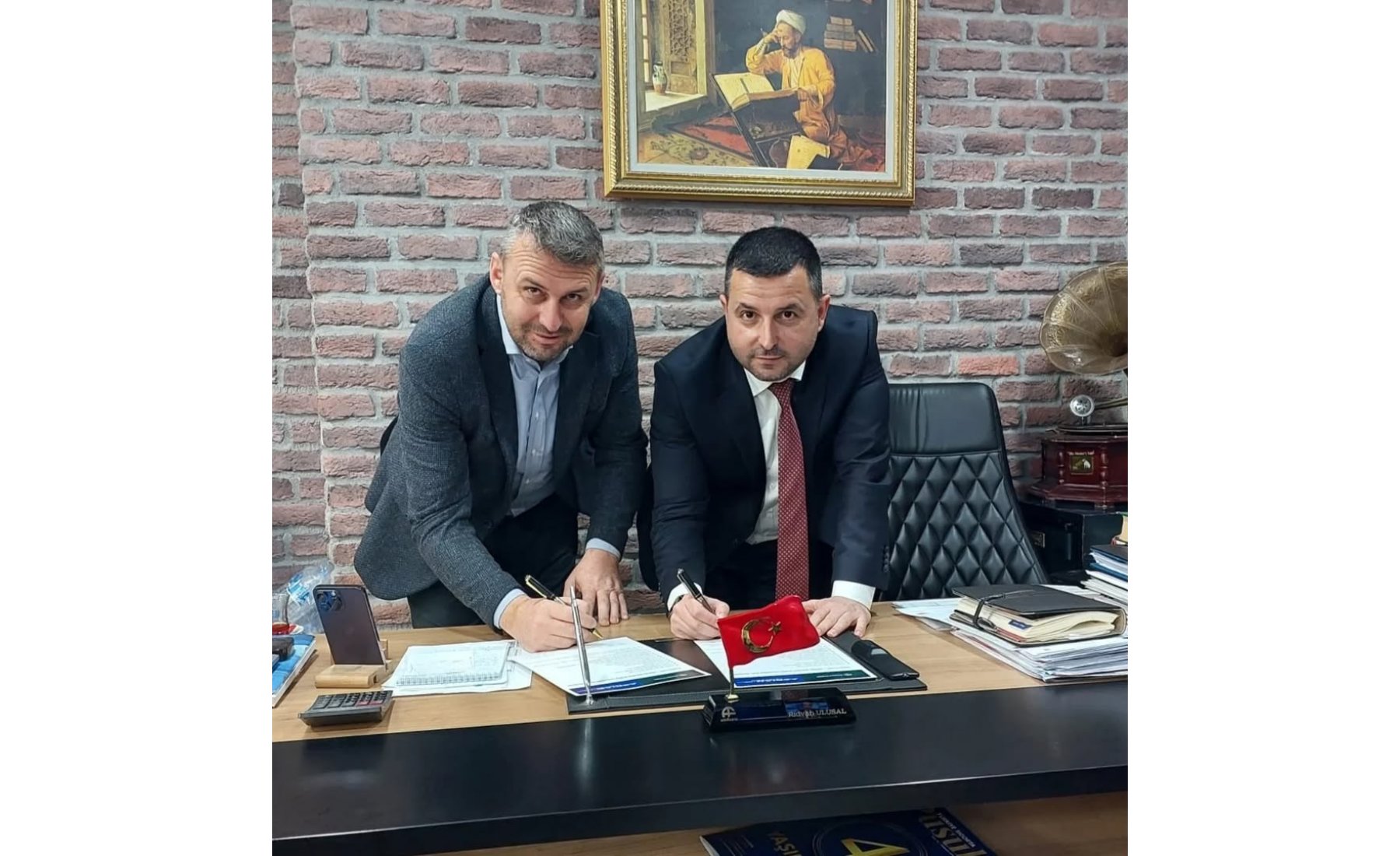 ASRİAD Sakarya Şubesi ve KuveytTürk / Erenler Şubesi arasında ki protokol anlaşmasını Başkanımız Sn. Rıdvan Ulusal imzaladı.