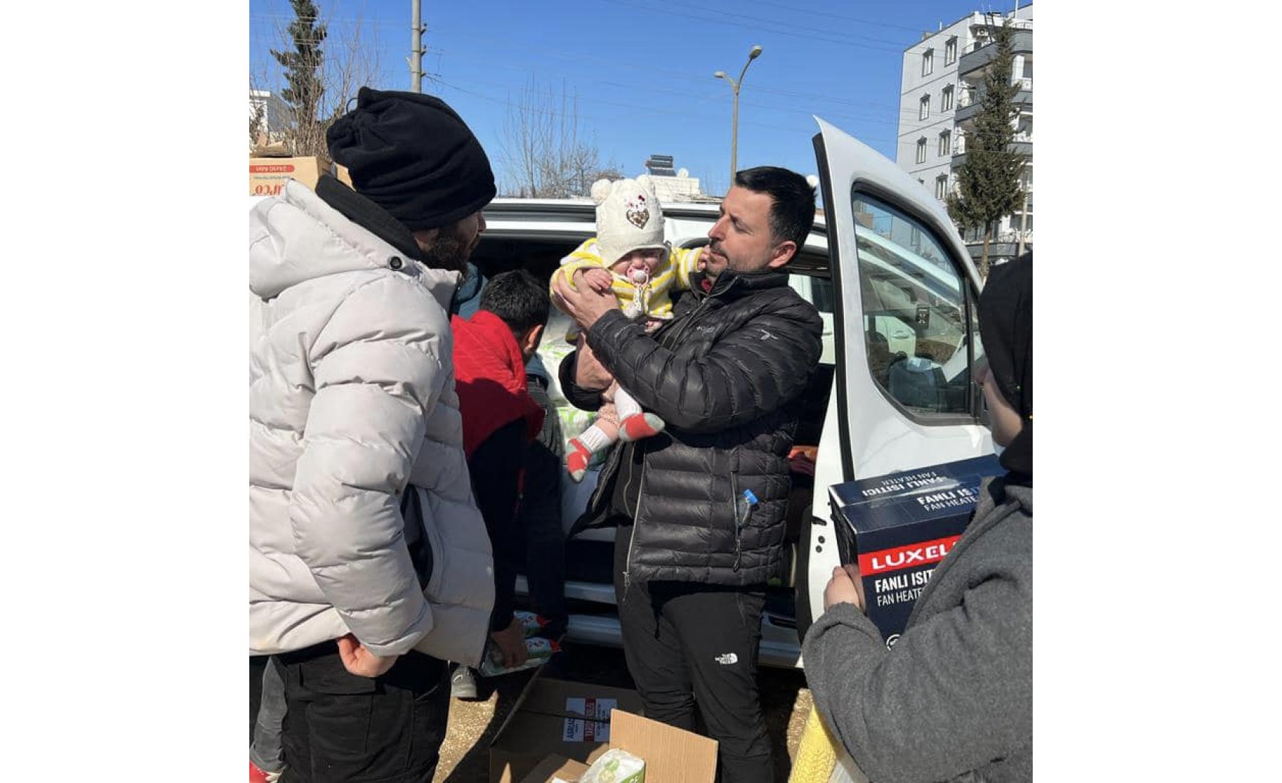 ASRİAD, afet sonrası başlattığı yardım çalışmalarıyla yaraları sarmaya devam ederek dayanışmanın güçlü bir örneğini sergiledi.