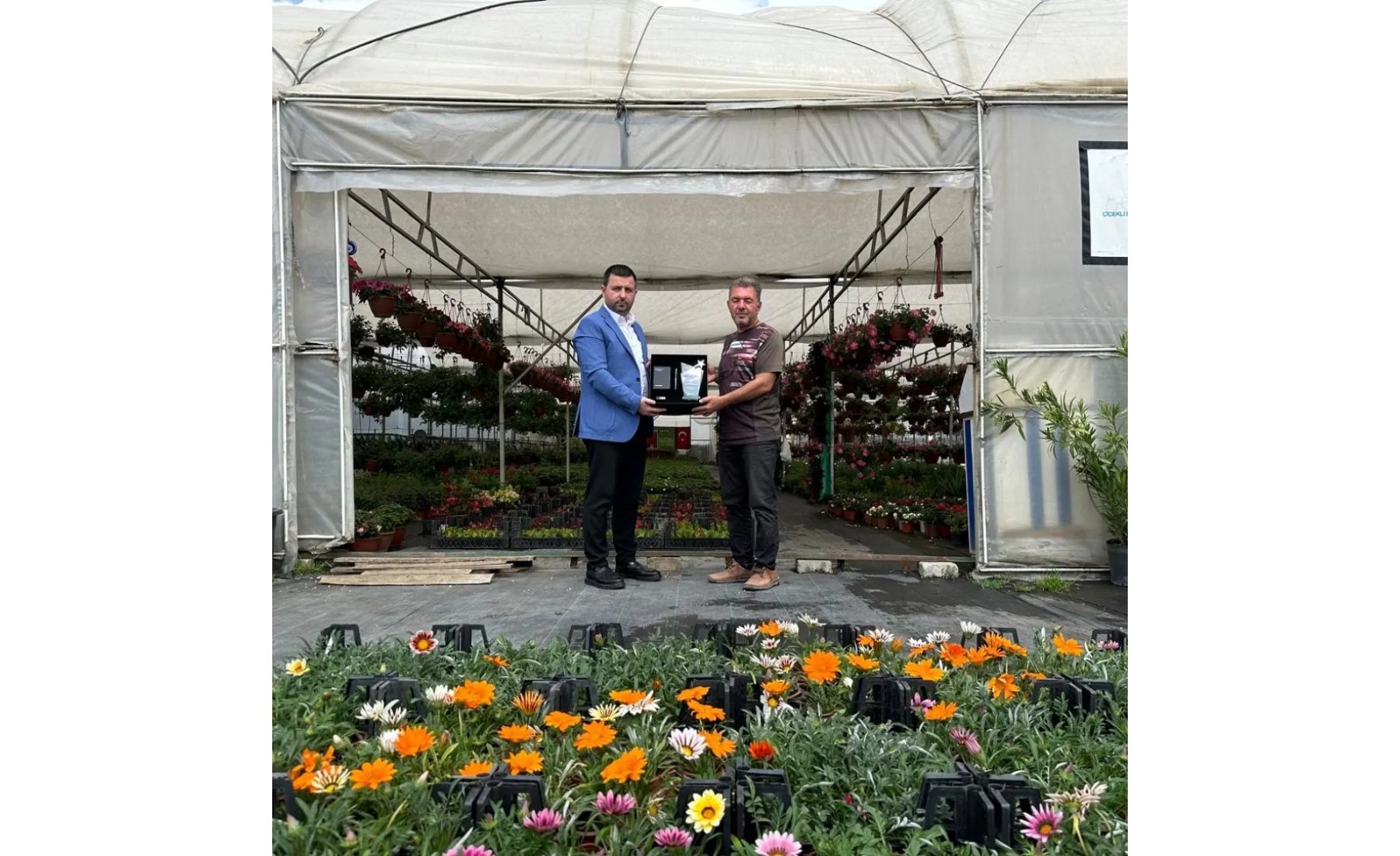 Başkanımız Sn. Rıdvan Ulusal, Üye İlişkileri Komisyon Başkanı Sn. Uğur Dündar ve Yönetim Kurulu Üyeleri ile birlikte üyemiz Adaflora Çiçekçilik firma sahib