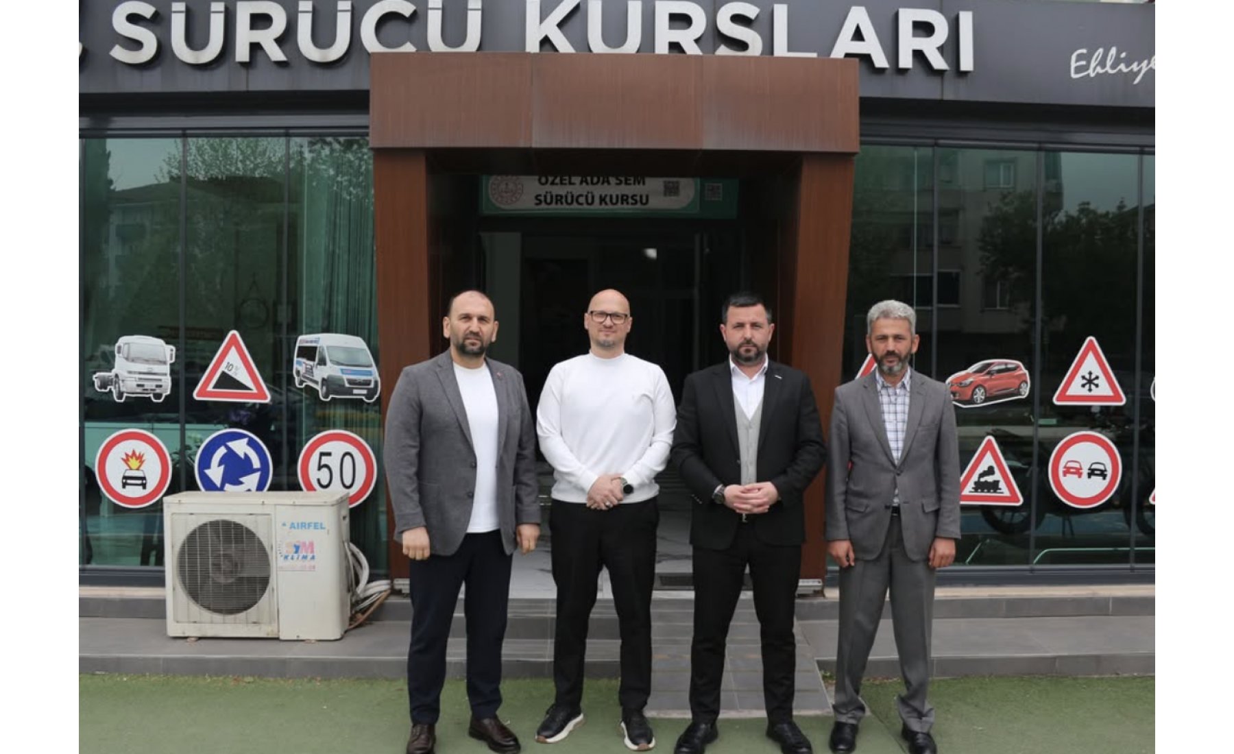 ASRİAD Sakarya, ADASEM Sürücü Kursu ve 54 Reklam firmalarını ziyaret ederek sektörler arası iş birliği ve ticaret konularını ele aldı.