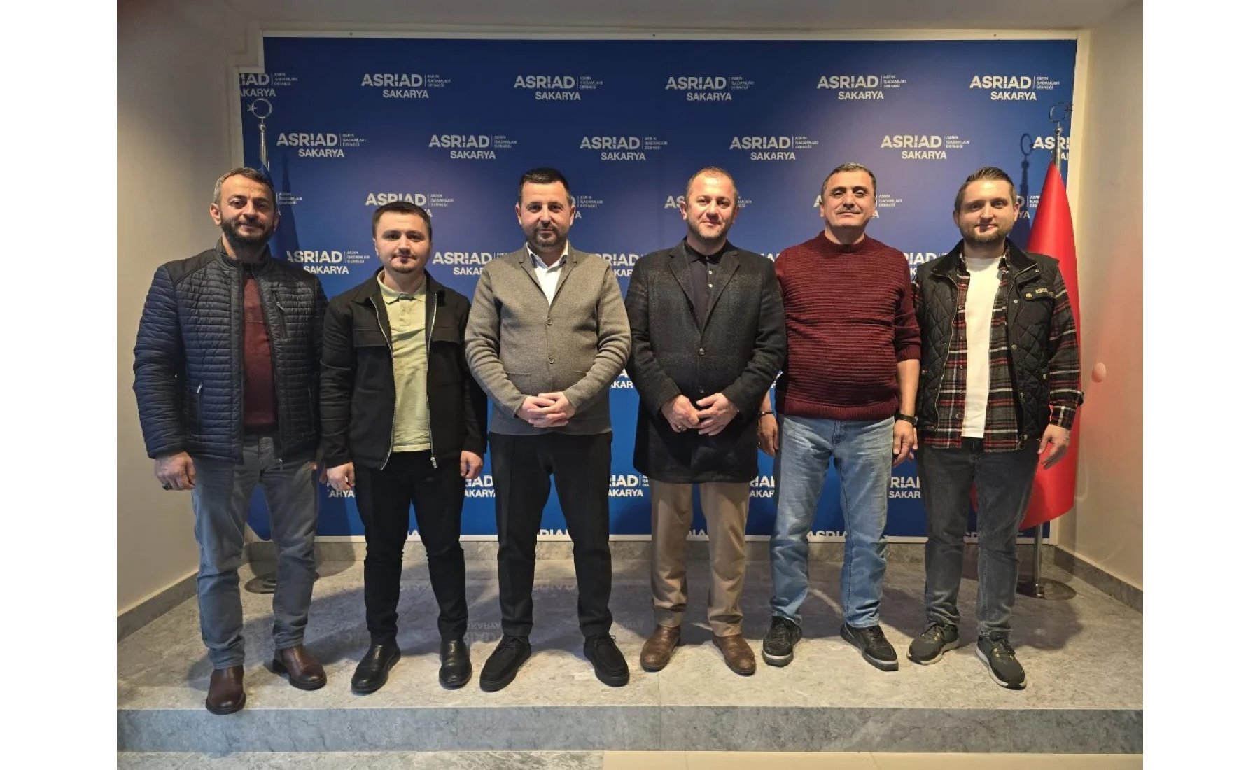 İHH Sakarya Başkanı Yakup Başer ve yönetimi, ASRİAD Sakarya’yı ziyaret ederek sosyal sorumluluk ve insani yardım projelerini değerlendirdi.