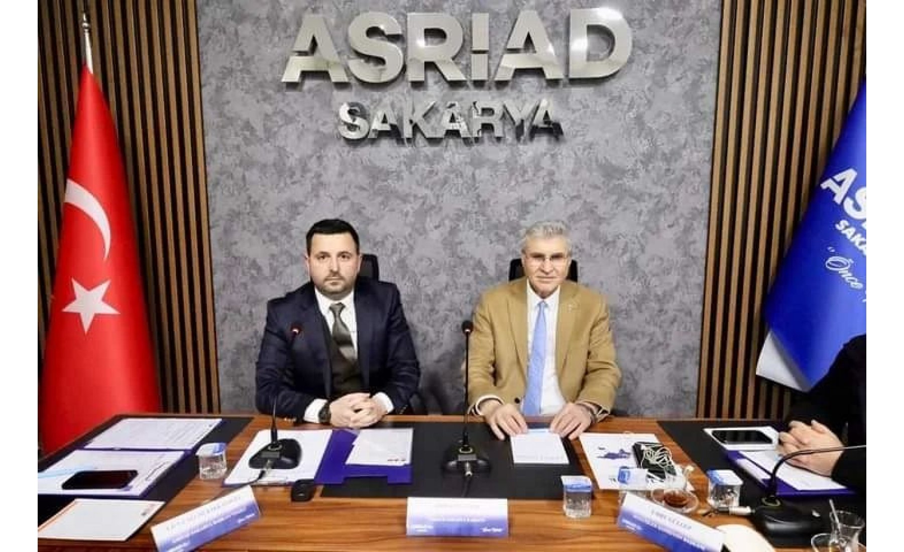 Sakarya Büyükşehir Belediye Başkanı Sn.Ekrem Yüce’ye Derneğimize Gerçekleştirmiş Olduğu Nazik Veda Ziyareti İçin, Şehrimize Yapmış Olduğu Hizmetler İçin, A