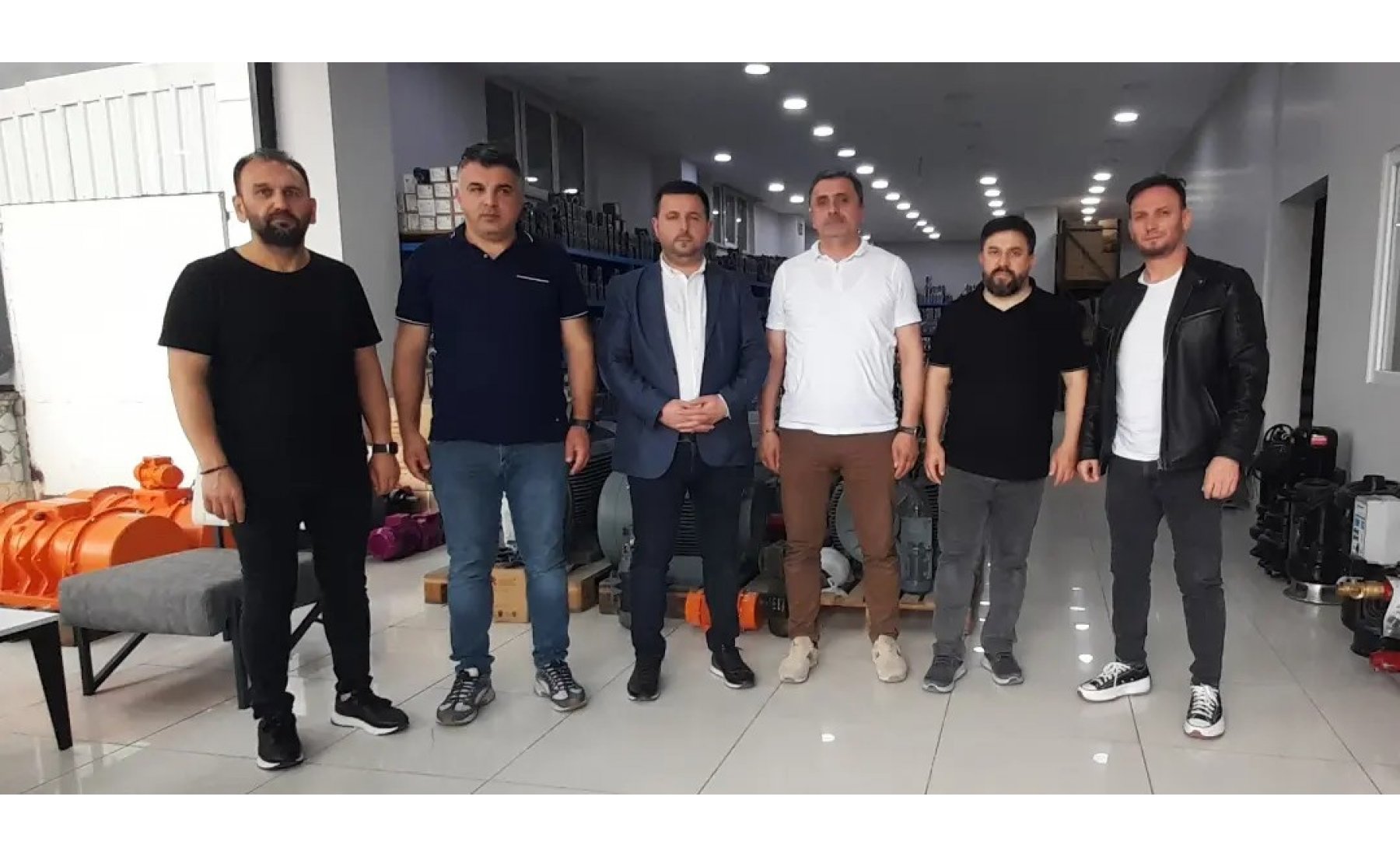 Başkanımız Sn. Rıdvan Ulusal, Üye İlişkileri Komisyon Başkanı Sn. Uğur Dündar ve Yönetim Kurulu Üyeleri ile birlikte üyemiz Sakarya Redüktör firma sahibi S