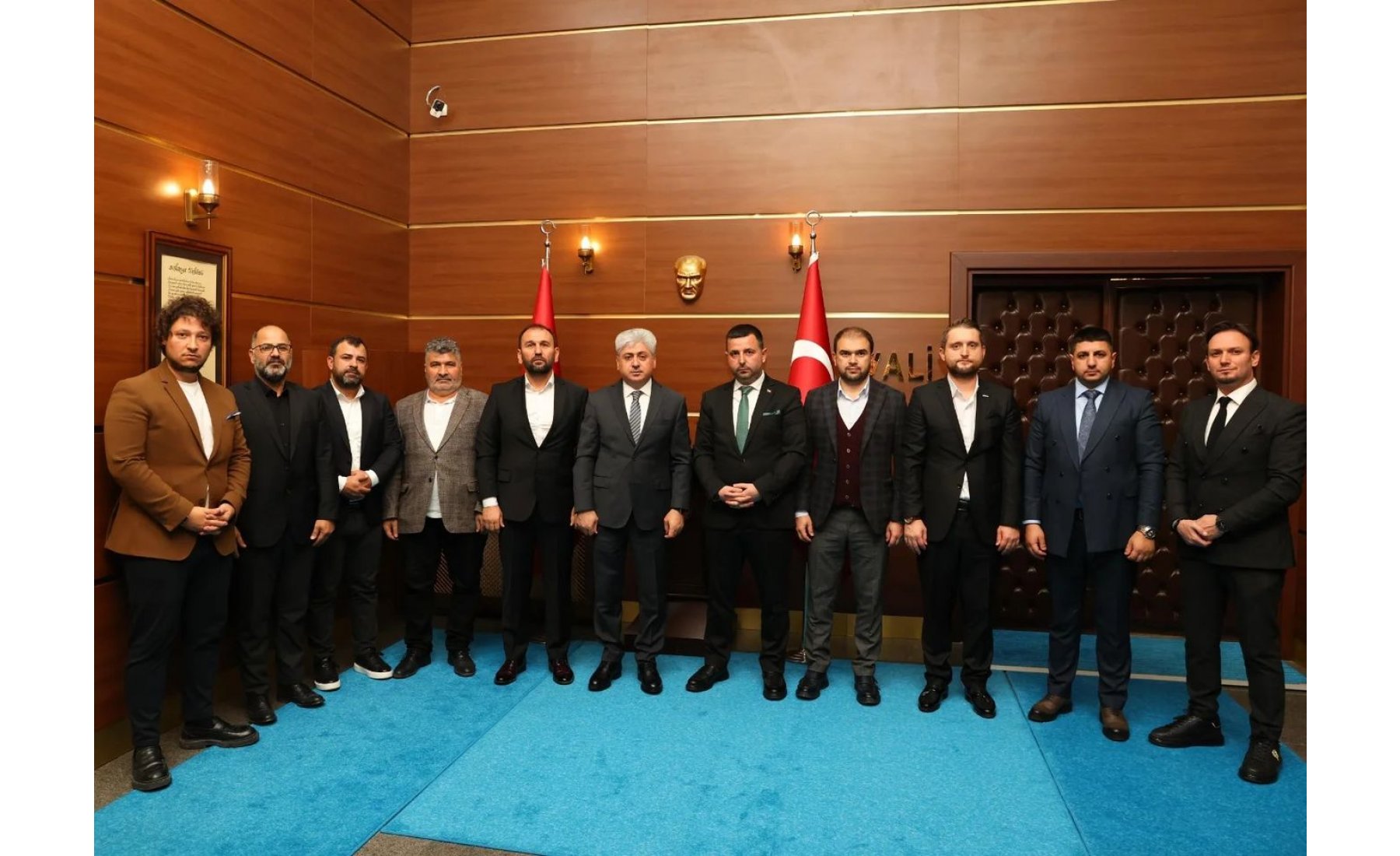 ASRİAD Sakarya, Sakarya Valisi Rahmi Doğan’ı makamında ziyaret ederek şehir ekonomisi, yatırım ve kamu iş birliği konularını değerlendirdi.